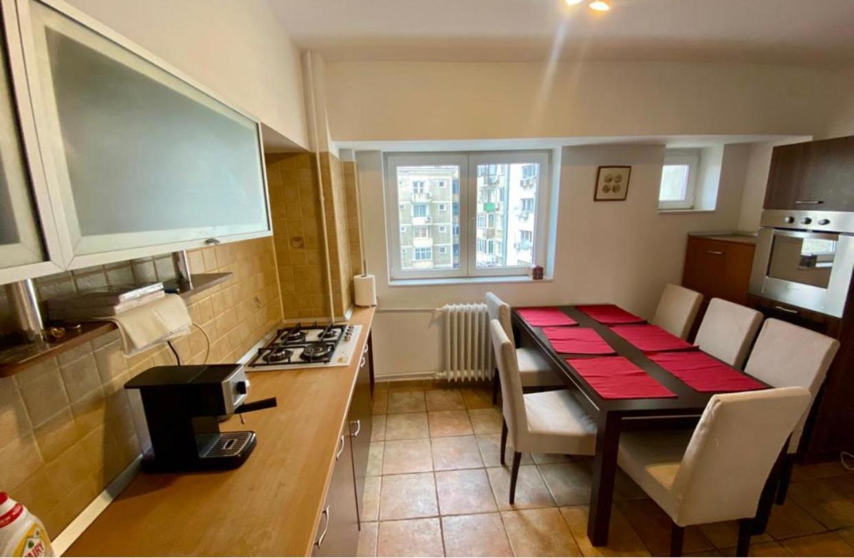Old Town Apartment With Panoramic View บูคาเรสต์ ภายนอก รูปภาพ